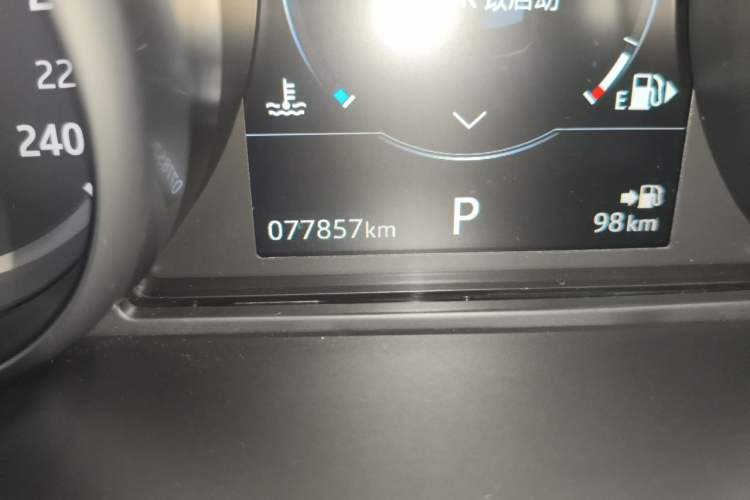 Used Land Rover Discovery Sport 2018 240 PS SE Version Odometer Close Up