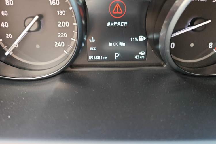 Used Land Rover Discovery Sport 2018 240 PS HSE Version Odometer Close Up