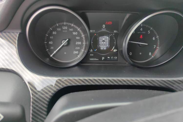 Used Land Rover Discovery Sport 2018 240 PS SE Version Odometer Close Up