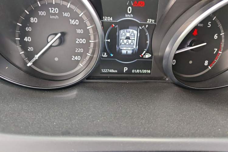 Used Land Rover Discovery Sport 2018 240 PS SE Version Odometer Close Up