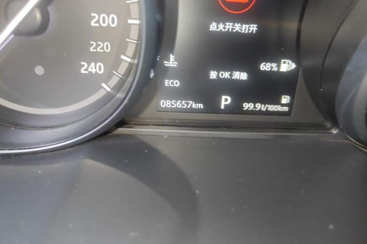 Used Land Rover Discovery Sport 2018 240 PS HSE Version Odometer Close Up