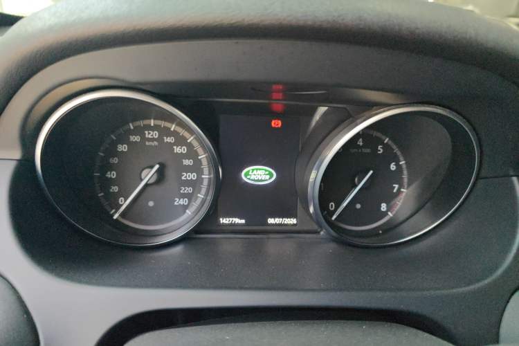 Used Land Rover Discovery Sport 2018 240 PS SE Version Odometer Close Up