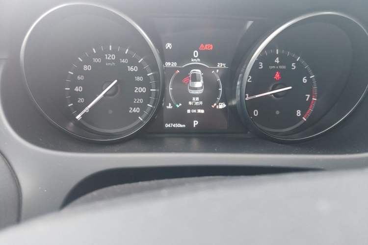 Used Land Rover Discovery Sport 2018 240 PS SE Version Odometer Close Up