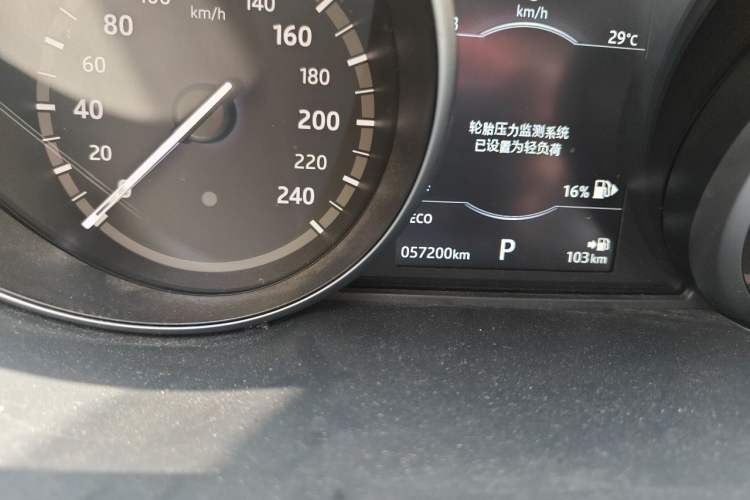 Used Land Rover Discovery Sport 2018 240 PS SE Version Odometer Close Up