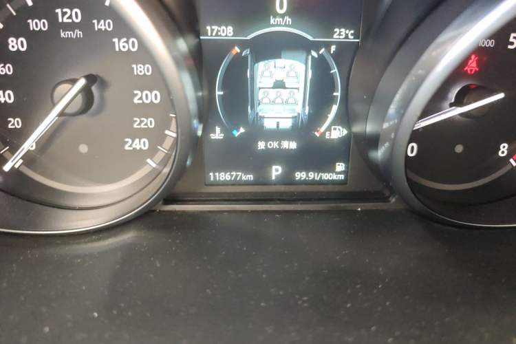 Used Land Rover Discovery Sport 2018 240 PS SE Version Odometer Close Up