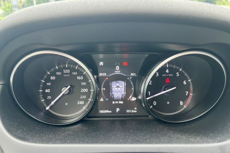 Used Land Rover Discovery Sport 2018 240 PS HSE Version Odometer Close Up