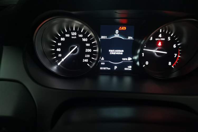 Used Land Rover Discovery Sport 2018 240 PS SE Version Odometer Close Up