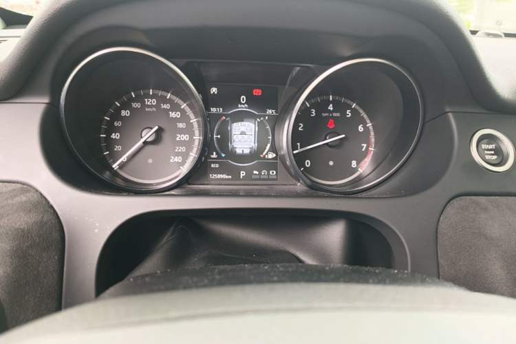 Used Land Rover Discovery Sport 2018 240 PS SE Version Odometer Close Up
