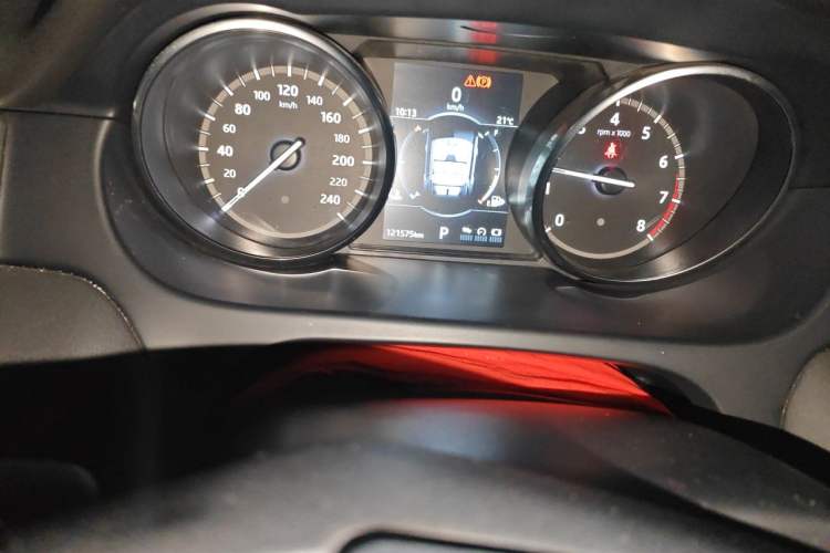 Used Land Rover Discovery Sport 2018 240 PS SE Version Odometer Close Up