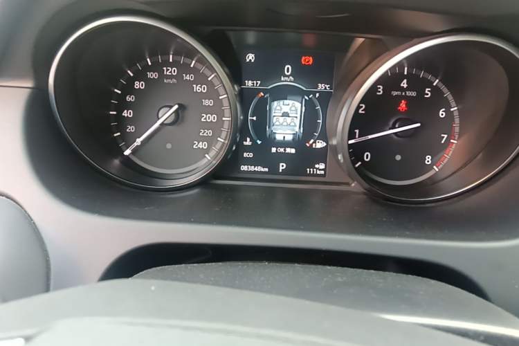 Used Land Rover Discovery Sport 2018 240 PS SE Version Odometer Close Up