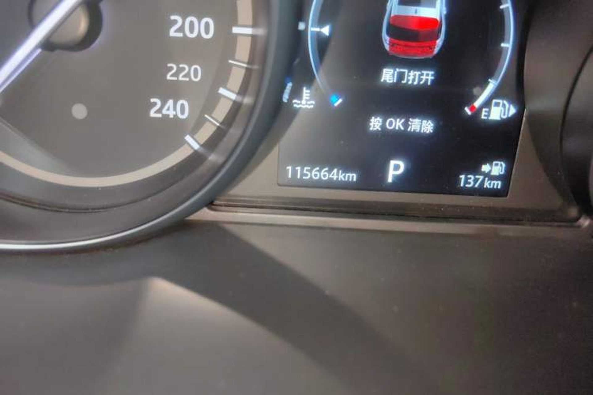 Used Land Rover Discovery Sport 2018 240 PS SE Version Odometer Close Up