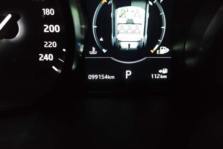 Used Land Rover Discovery Sport 2018 240 PS PURE Edition Odometer Close Up