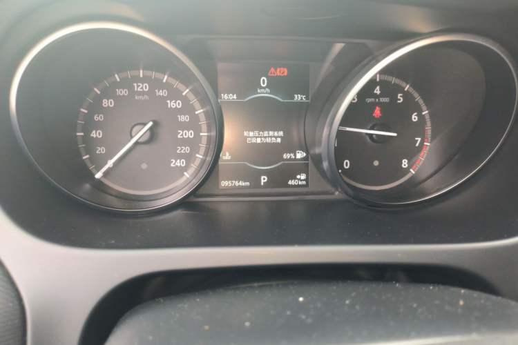Used Land Rover Discovery Sport 2018 240 PS SE Version Odometer Close Up