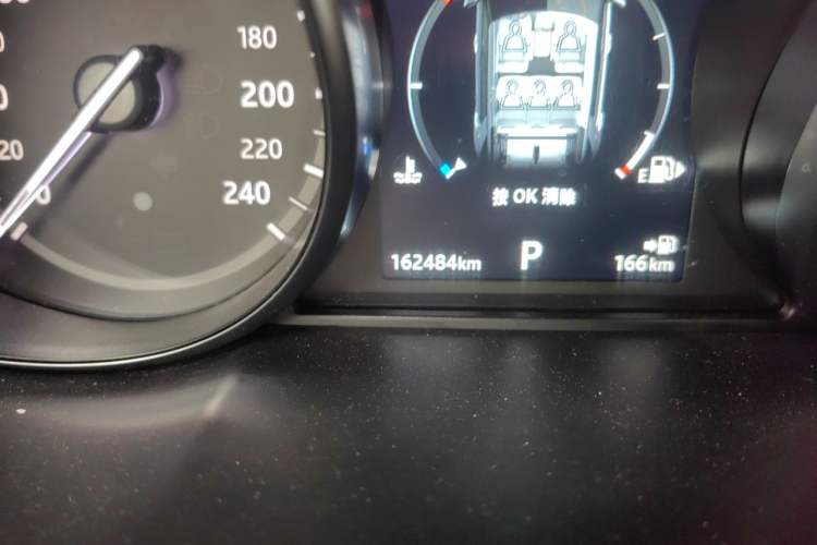 Used Land Rover Discovery Sport 2018 240 PS PURE Edition Odometer Close Up