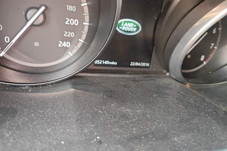 Used Land Rover Discovery Sport 2018 240 PS SE Version Odometer Close Up
