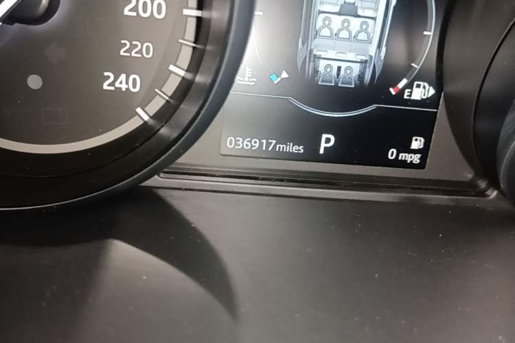 Used Land Rover Discovery Sport 2018 240 PS HSE Version Odometer Close Up