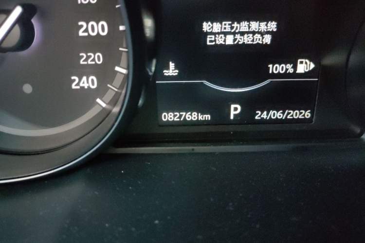 Used Land Rover Discovery Sport 2018 240 PS HSE Version Odometer Close Up