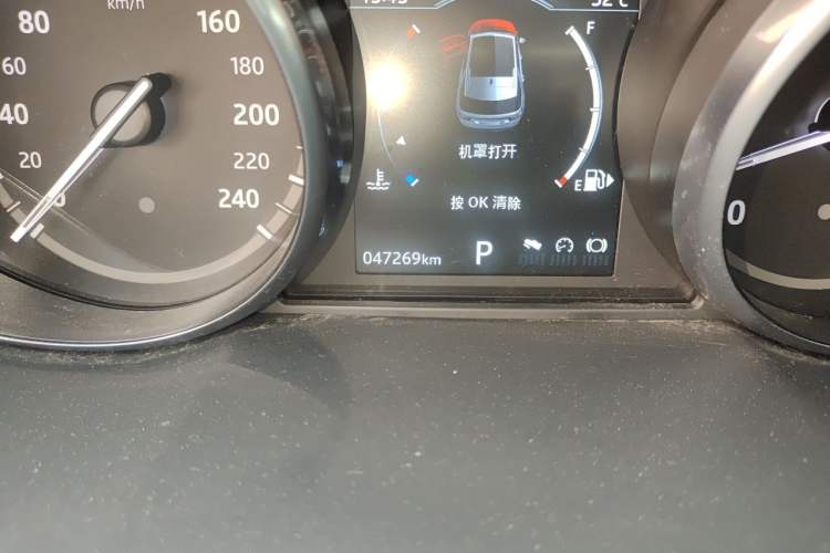 Used Land Rover Discovery Sport 2018 240 PS SE Version Odometer Close Up