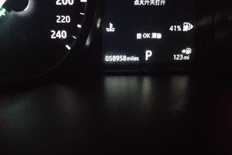 Used Land Rover Discovery Sport 2018 240 PS SE Version Odometer Close Up
