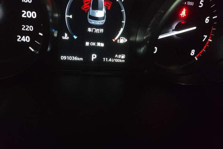 Used Land Rover Discovery Sport 2018 240 PS SE Version Odometer Close Up