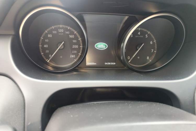 Used Land Rover Discovery Sport 2018 240 PS SE Version Odometer Close Up