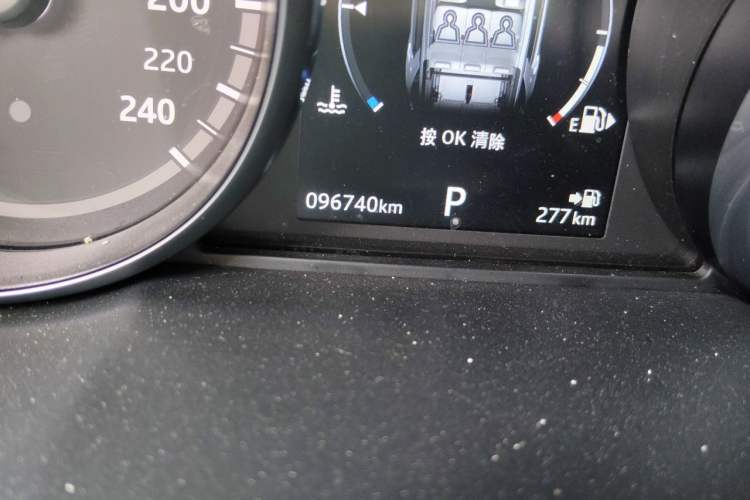 Used Land Rover Discovery Sport 2018 240 PS SE Version Odometer Close Up