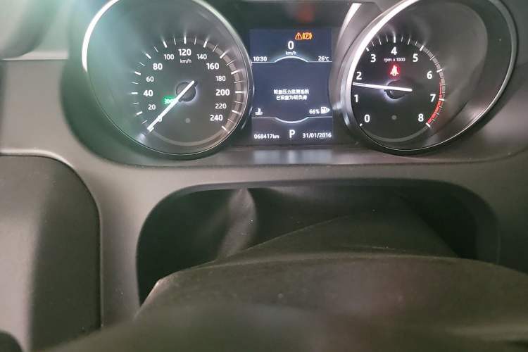 Used Land Rover Discovery Sport 2018 240 PS HSE Version Odometer Close Up