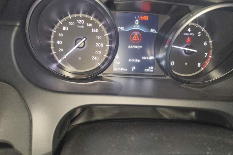 Used Land Rover Discovery Sport 2018 240 PS HSE Version Odometer Close Up