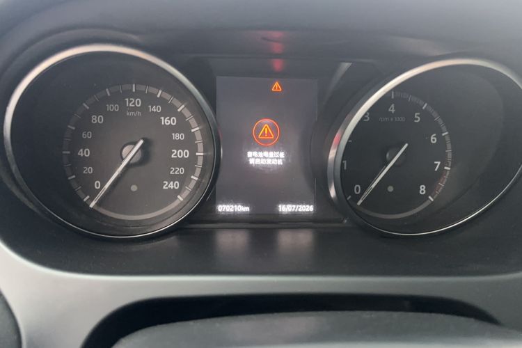 Used Land Rover Discovery Sport 2018 240 PS SE Version Odometer Close Up