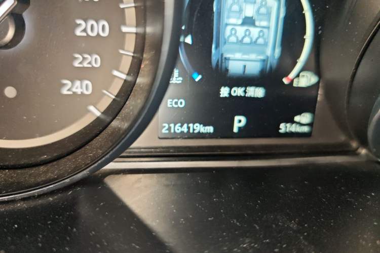 Used Land Rover Discovery Sport 2018 240 PS SE Version Odometer Close Up