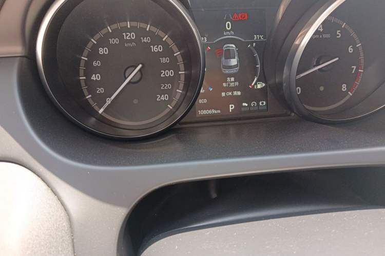 Used Land Rover Discovery Sport 2018 240 PS SE Version Odometer Close Up