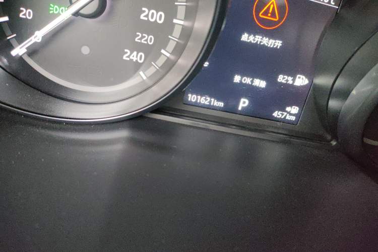 Used Land Rover Discovery Sport 2018 240 PS SE Version Odometer Close Up