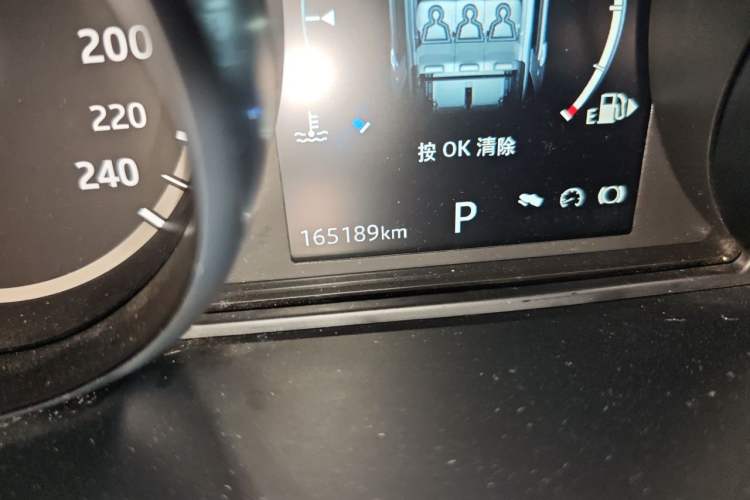 Used Land Rover Discovery Sport 2018 240 PS SE Version Odometer Close Up