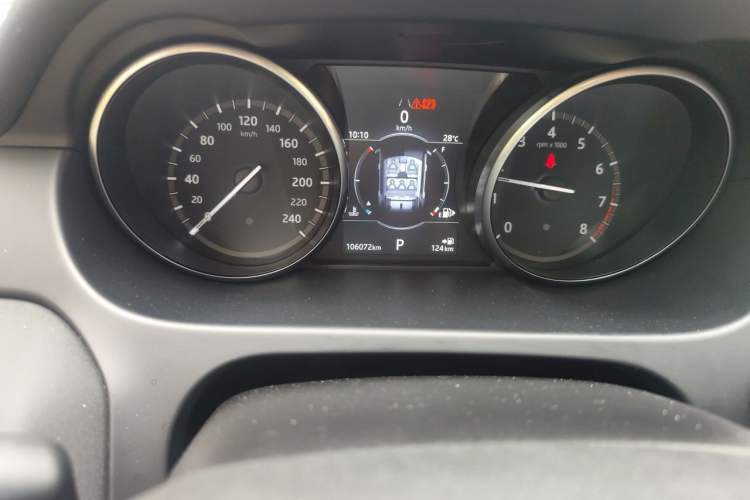 Used Land Rover Discovery Sport 2018 240 PS SE Version Odometer Close Up