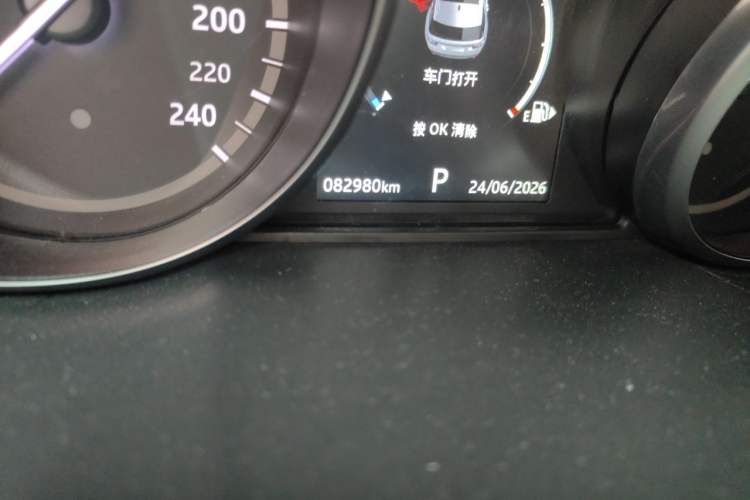Used Land Rover Discovery Sport 2018 240 PS SE Version Odometer Close Up