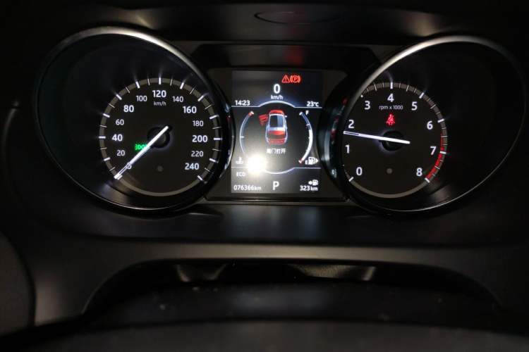 Used Land Rover Discovery Sport 2018 240 PS SE Version Odometer Close Up