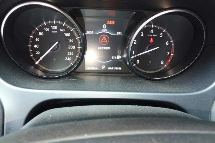 Used Land Rover Discovery Sport 2018 240 PS PURE Edition Odometer Close Up
