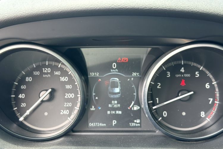 Used Land Rover Discovery Sport 2018 240 PS HSE Version Odometer Close Up