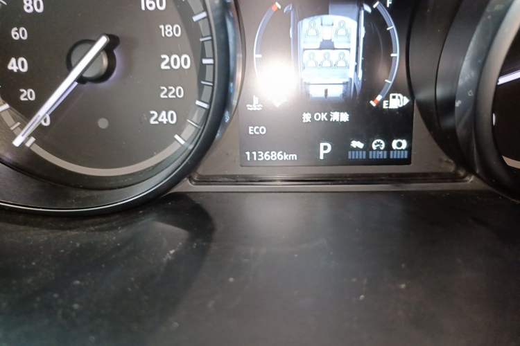 Used Land Rover Discovery Sport 2018 240 PS SE Version Odometer Close Up