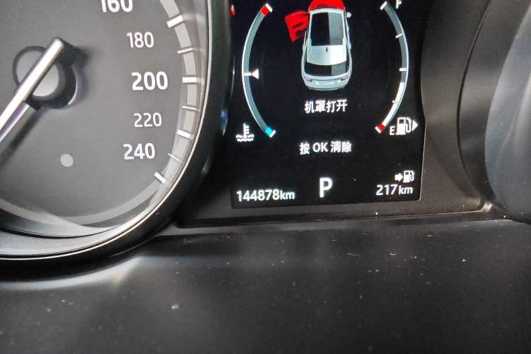 Used Land Rover Discovery Sport 2018 240 PS SE Version Odometer Close Up