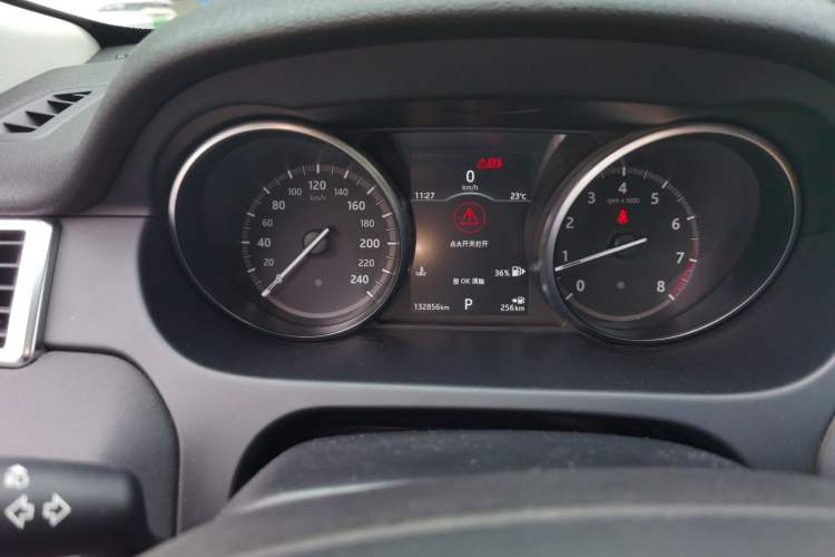 Used Land Rover Discovery Sport 2018 240 PS SE Version Odometer Close Up