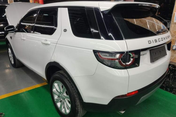 Used Land Rover Discovery Sport 2018 240 PS SE Version Rear Left 45 Deg
