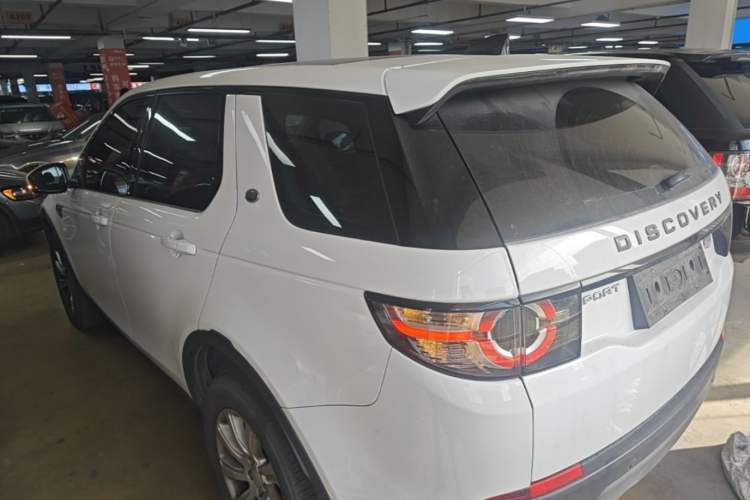 Used Land Rover Discovery Sport 2018 240 PS SE Version Rear Left 45 Deg