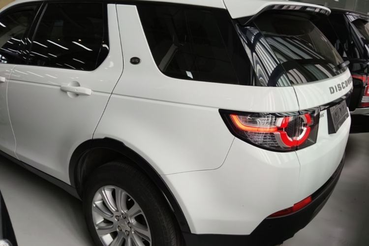 Used Land Rover Discovery Sport 2018 240 PS SE Version Rear Left 45 Deg