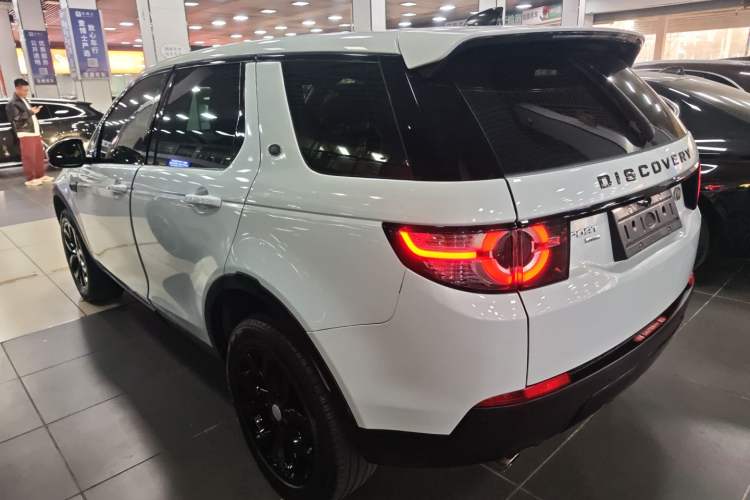 Used Land Rover Discovery Sport 2018 240 PS HSE Version Rear Left 45 Deg
