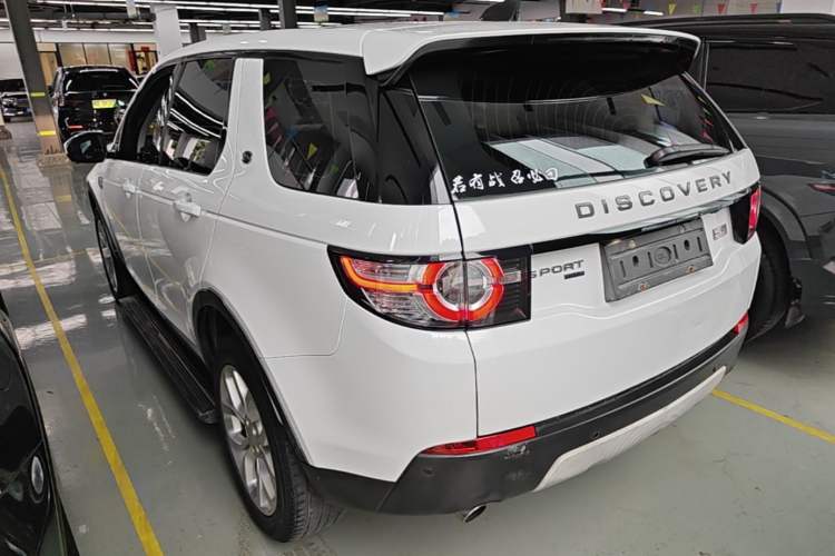 Used Land Rover Discovery Sport 2018 240 PS HSE Version Rear Left 45 Deg