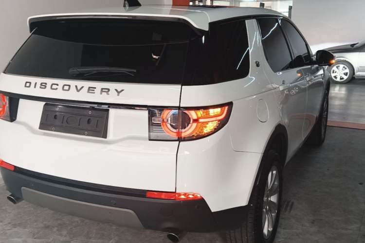 Used Land Rover Discovery Sport 2018 240 PS SE Version Rear Right 45 Deg
