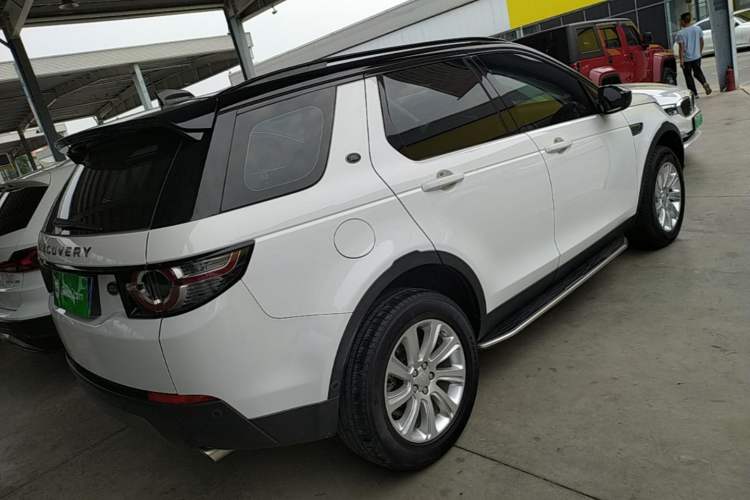 Used Land Rover Discovery Sport 2018 240 PS SE Version Rear Right 45 Deg