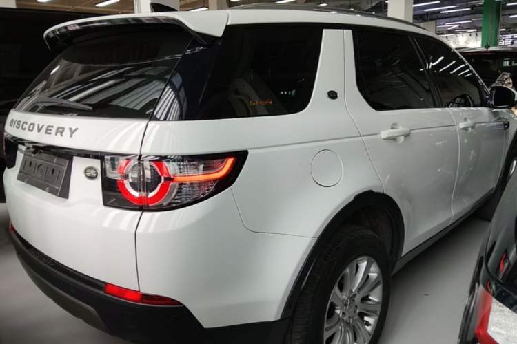 Used Land Rover Discovery Sport 2018 240 PS SE Version Rear Right 45 Deg