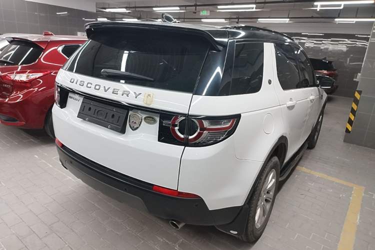 Used Land Rover Discovery Sport 2018 240 PS SE Version Rear Right 45 Deg